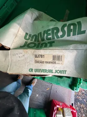Rawhid3e Chicago Uj781 Cr 781 Ujoint 9w. Needs New Rubber Seals