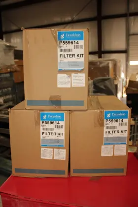 215sb332 Donaldson P559614 Filter Kit Mack New In Box Fast Free Shipping
