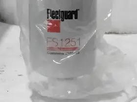 Fs1251 Fleetguard Fuel Filter Wp28