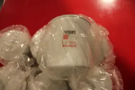 Lf780 Fleetguard Lube Filter Lot Of 12 Fast Free Shipping Lf780 Fleetguard Lube Filter Lot Of 12 Fast Free Shipping