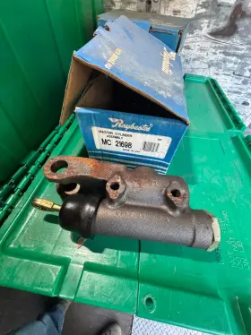 Mc21698 Raybestos Master Cylinder 9w