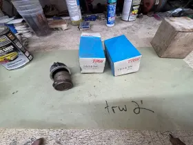 10163n Trw Ball Joint 9w. Moog Cross K719. 2 Of Them 10163n Trw Ball Joint 9w. Moog Cross K719. 2 Of Them