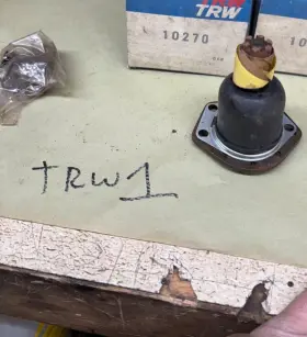 10270 Trw Up Ball Joint 9w. Ftread The Listingftftft 1973 -1978 Eldorado Toronado